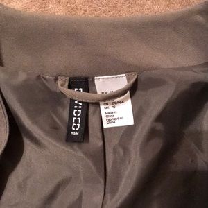 H&M Jackets & Coats - H&M Divided sz12 Blazer w/zip pockets H&M Jackets & Coats - H&M Divided sz12 Blazer w/zip pockets
